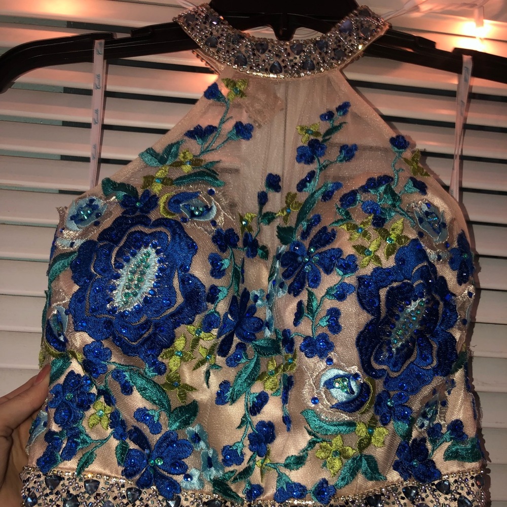 STUNNING Blue-White Floral Camille La Vie Prom